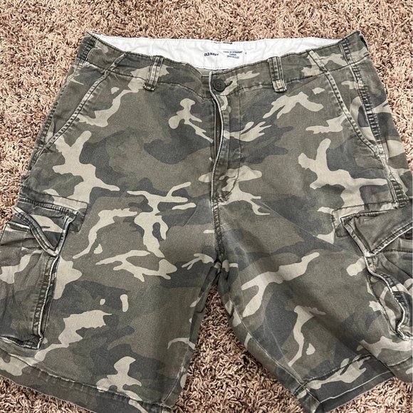 Old Navy Other - OLD NAVY CARGO SHORTS